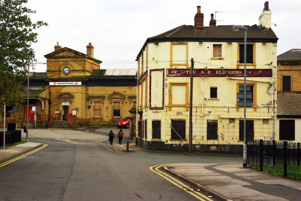 Joseph Aspdin’s Portland cement apparently figures in the Wakefield Arms, near the also bedraggled Kirkgate Station, although I’m unsure how, and how much has survived the flat conversion (if it was render, I’m guessing not much)
